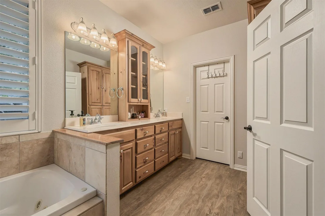 Photo of 205 Thousand Oaks