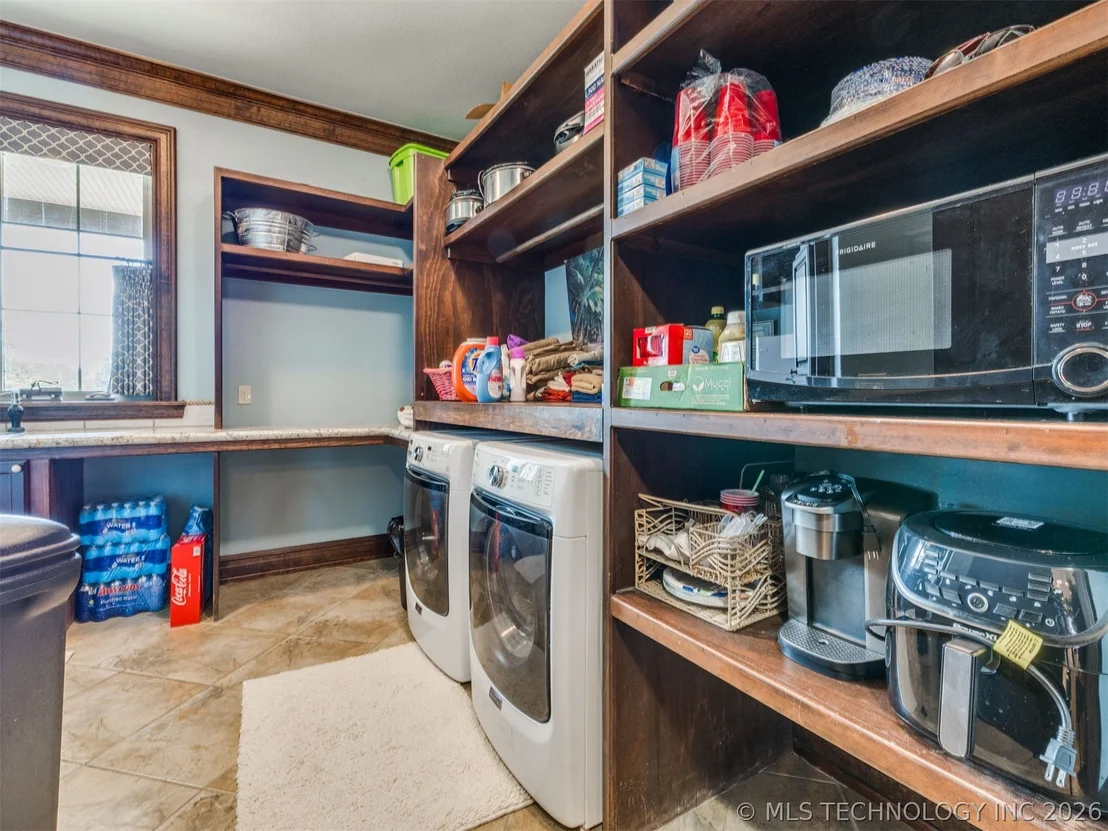 Photo of 414498 E 1170 Road