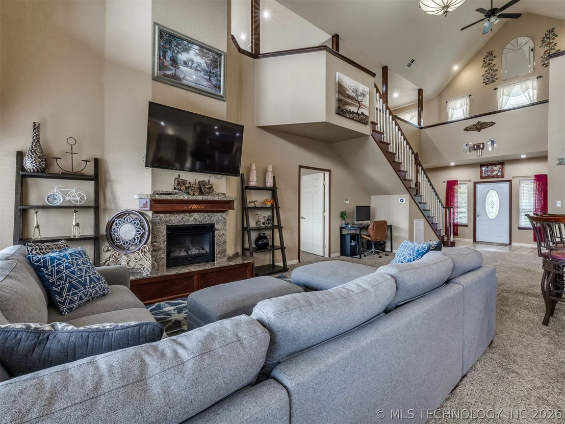 Photo of 332 E Highland Avenue