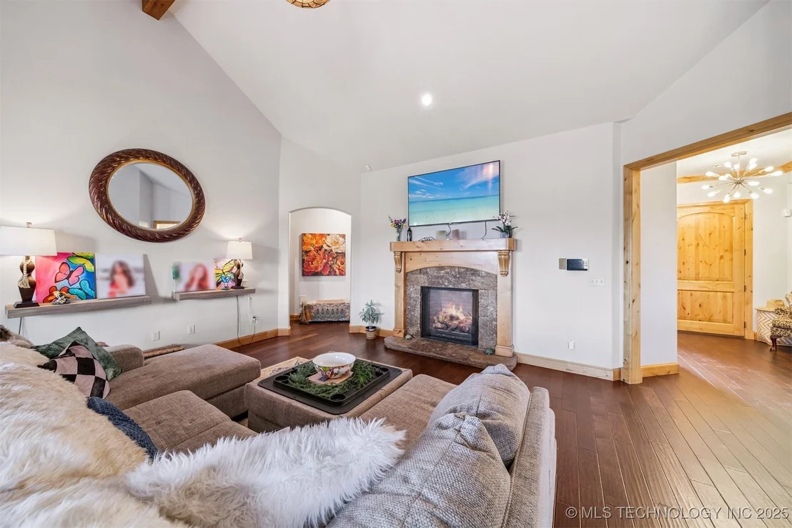 Photo of 908 W 9th Street