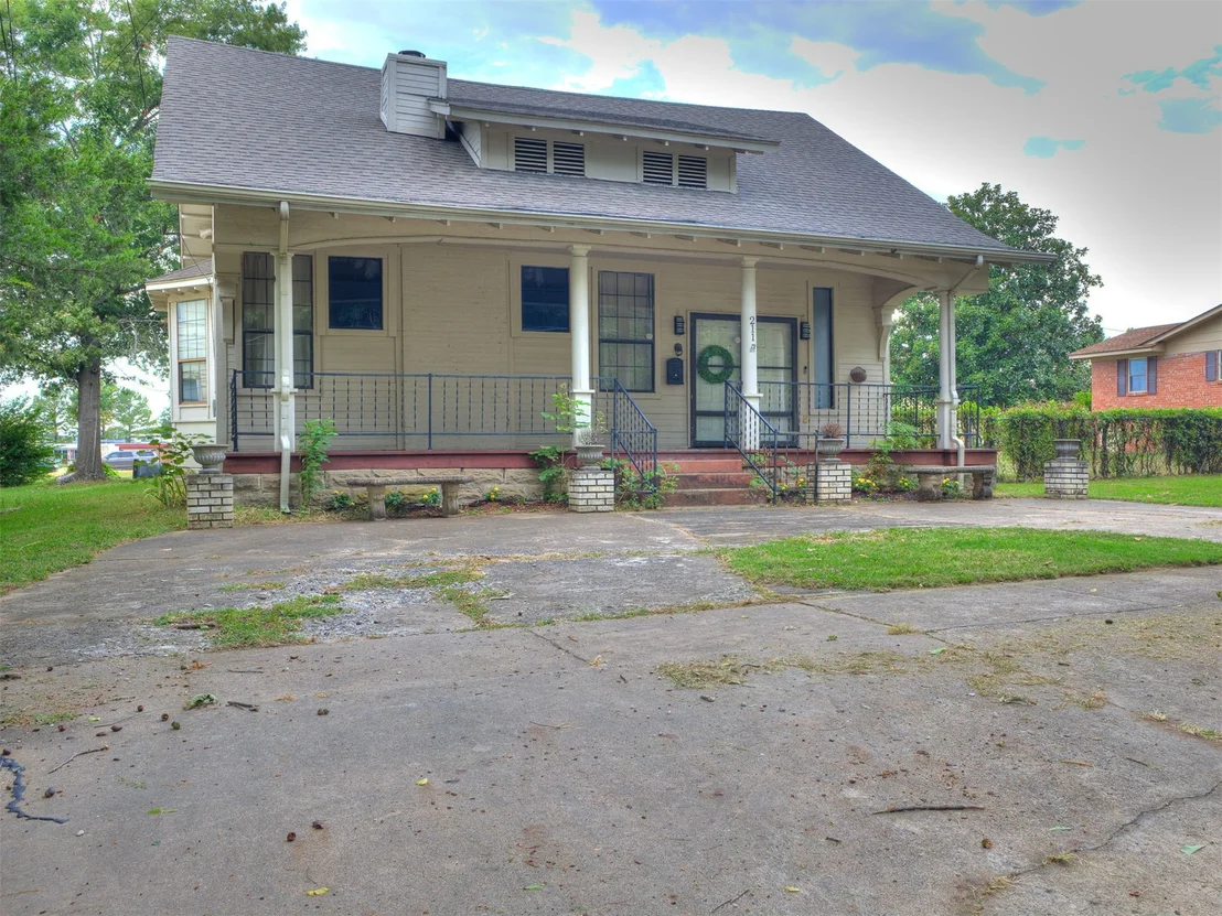 Photo of 211 N State Street