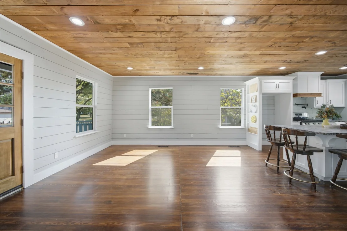 Photo of 206 Broadway Avenue