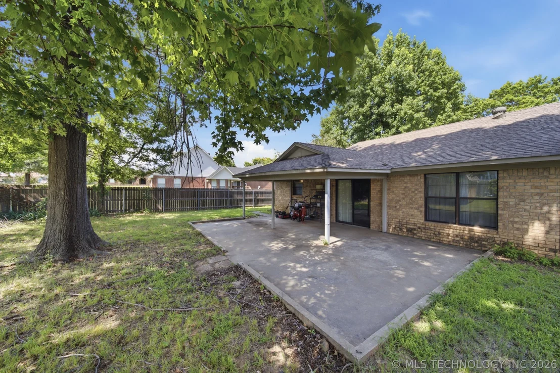 Photo of 902 Cardinal Lane