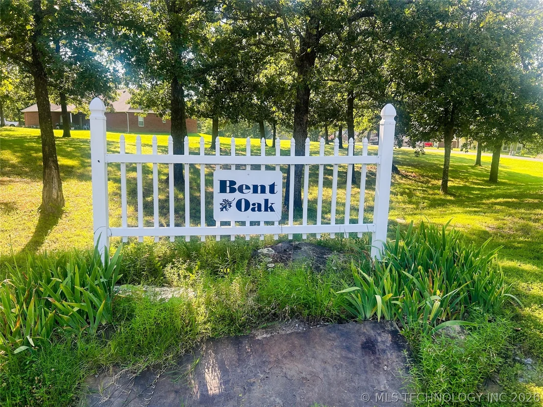 Photo of 10 Bent Oak