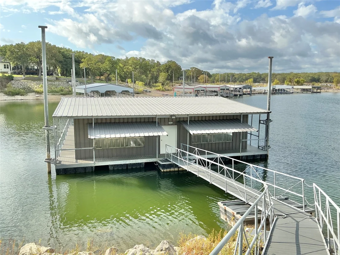 Photo of 493 N Sand Point Road