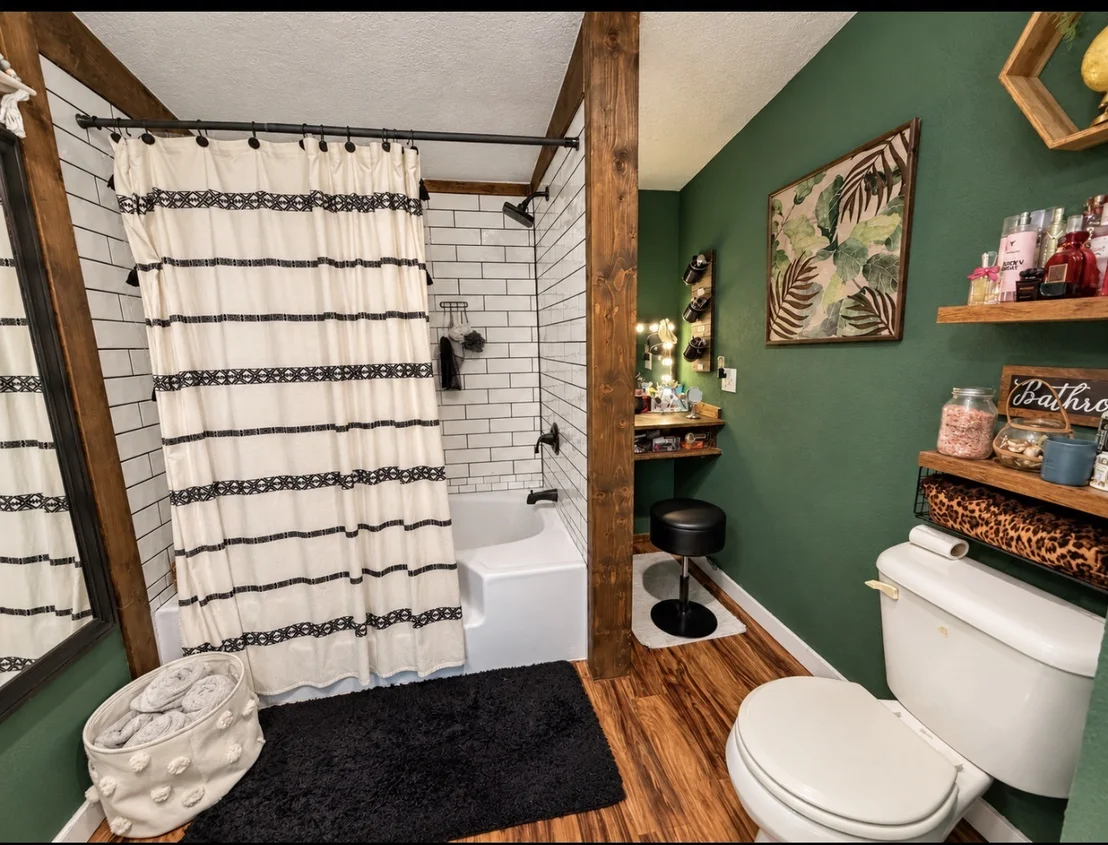Photo of 10549 W Perry Road