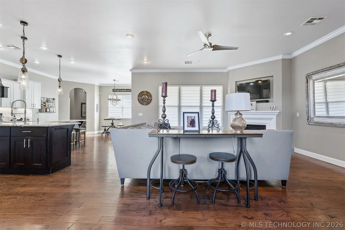 Photo of 1451 Gateway Road