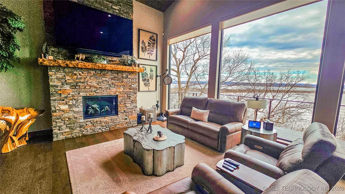 Photo of 417188 Mockingbird Lane