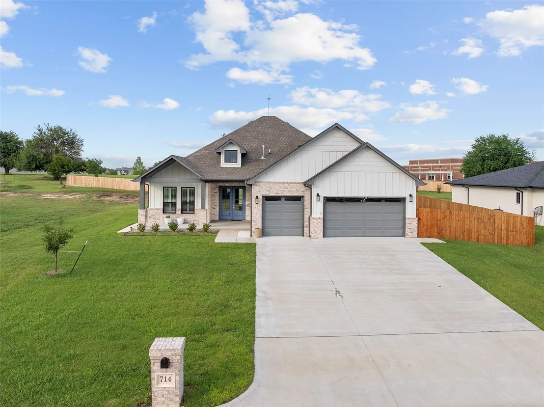 Photo of 714 Prairie View Road
