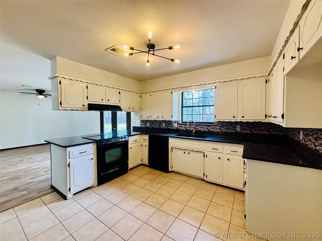 Photo of 417308 Bridgeport Road