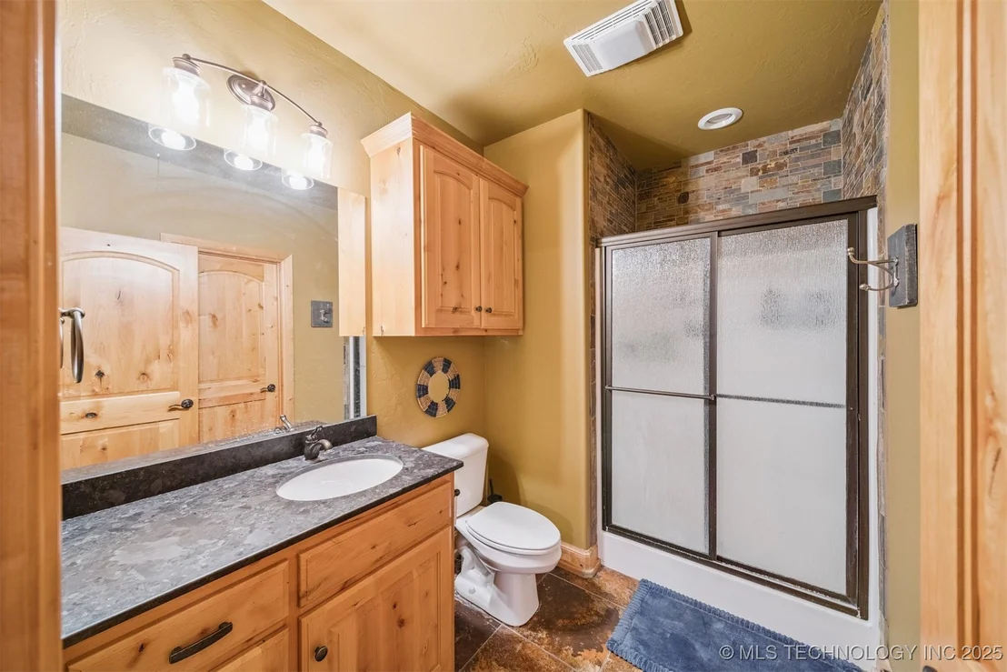 Photo of 908 W 9th Street
