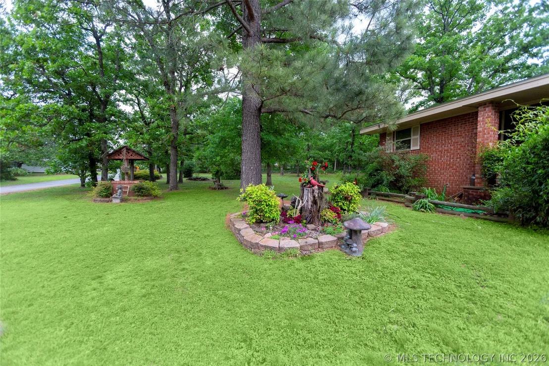 Photo of 105 W Mockingbird Lane