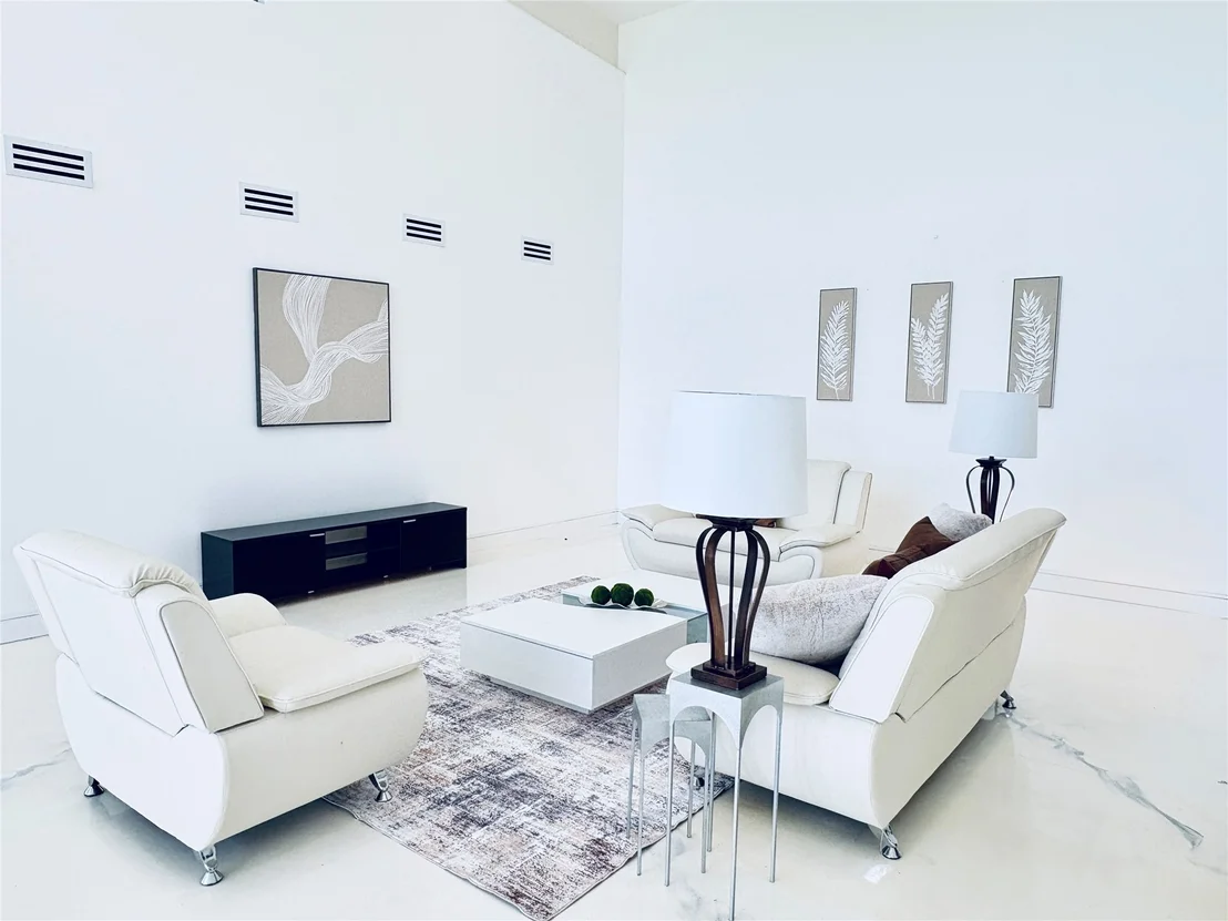 Photo of 546 Mockingbird