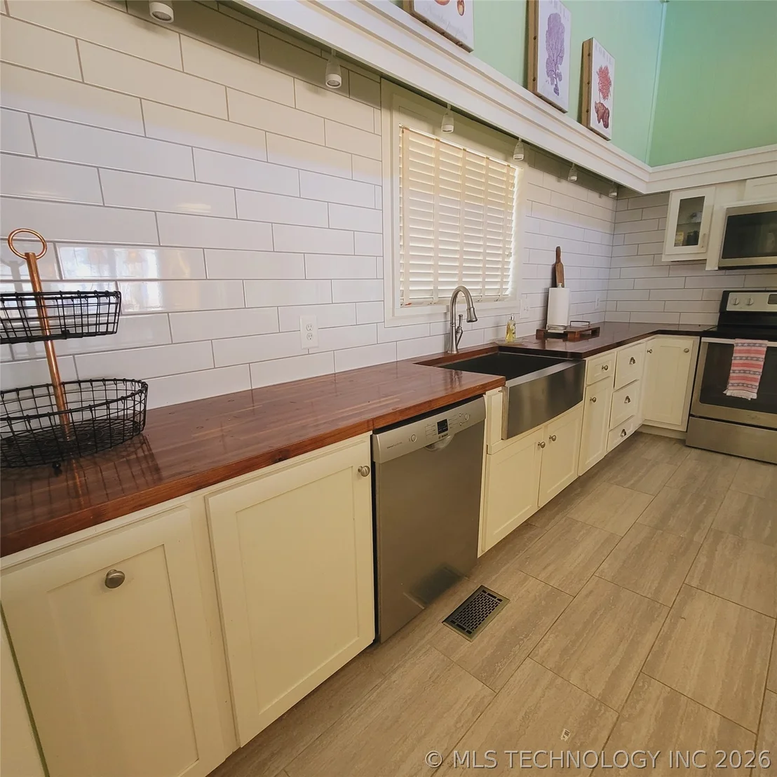 Photo of 105 Lakeview Drive