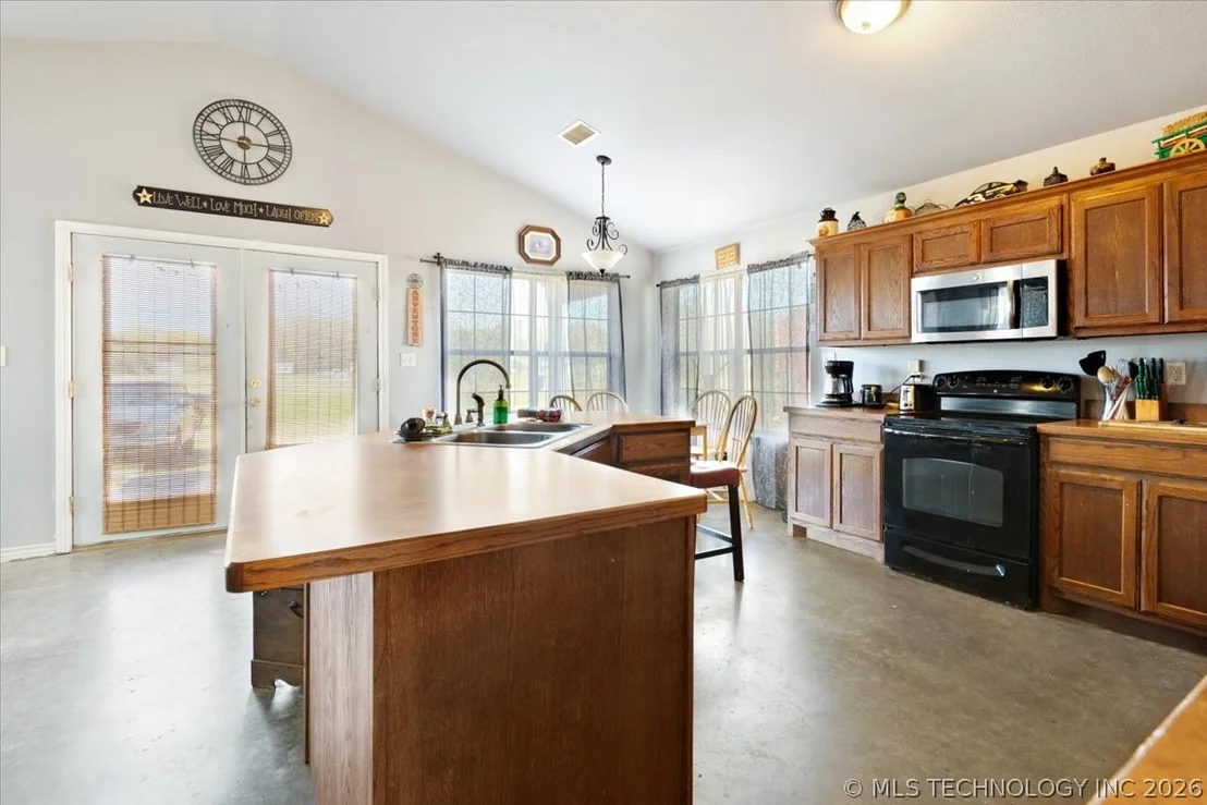 Photo of 2576 Winnett Road