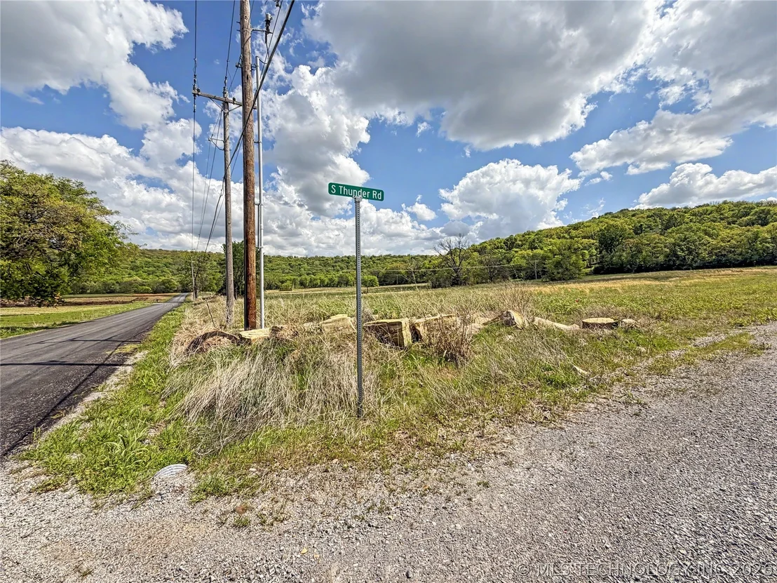 Photo of 433 S Thunder Road