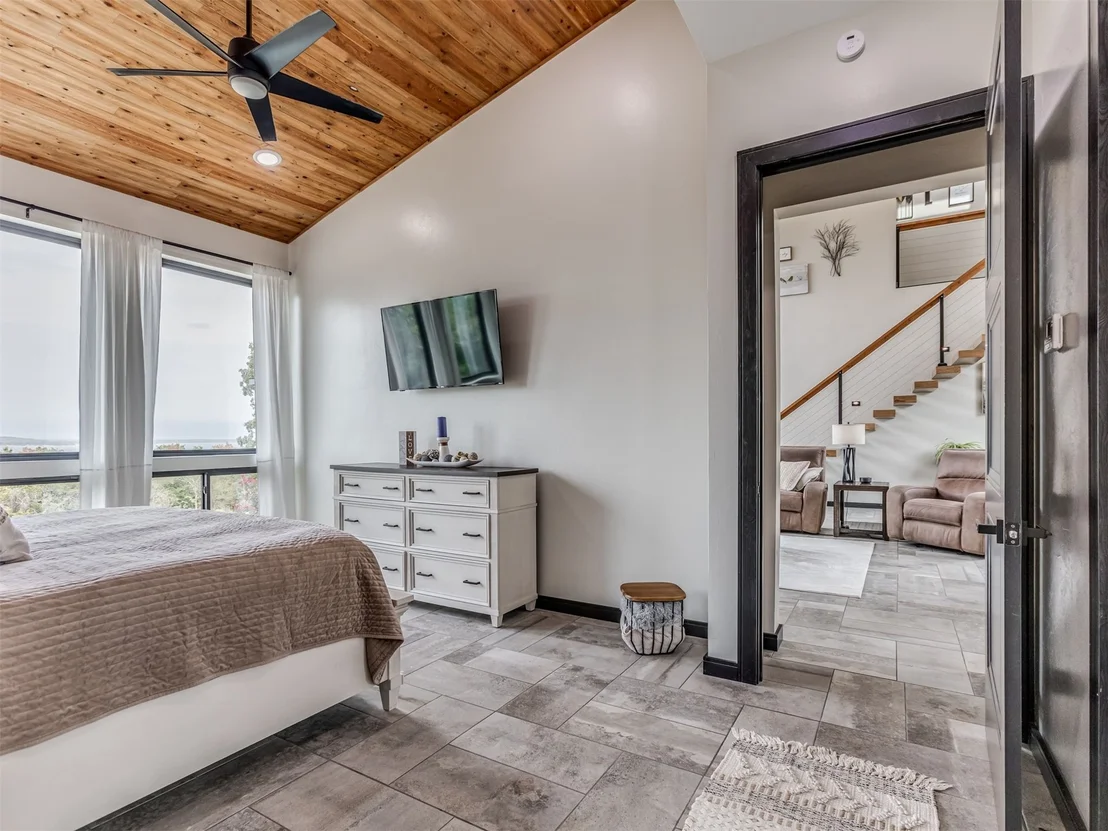 Photo of 1073 Hidden Ridge Road