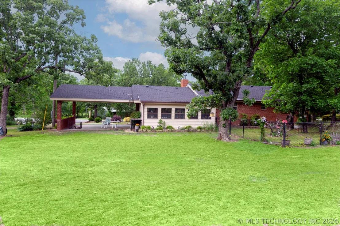 Photo of 105 W Mockingbird Lane