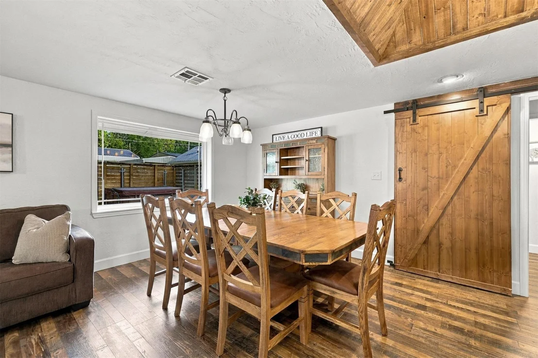 Photo of 2828 Riverview Road