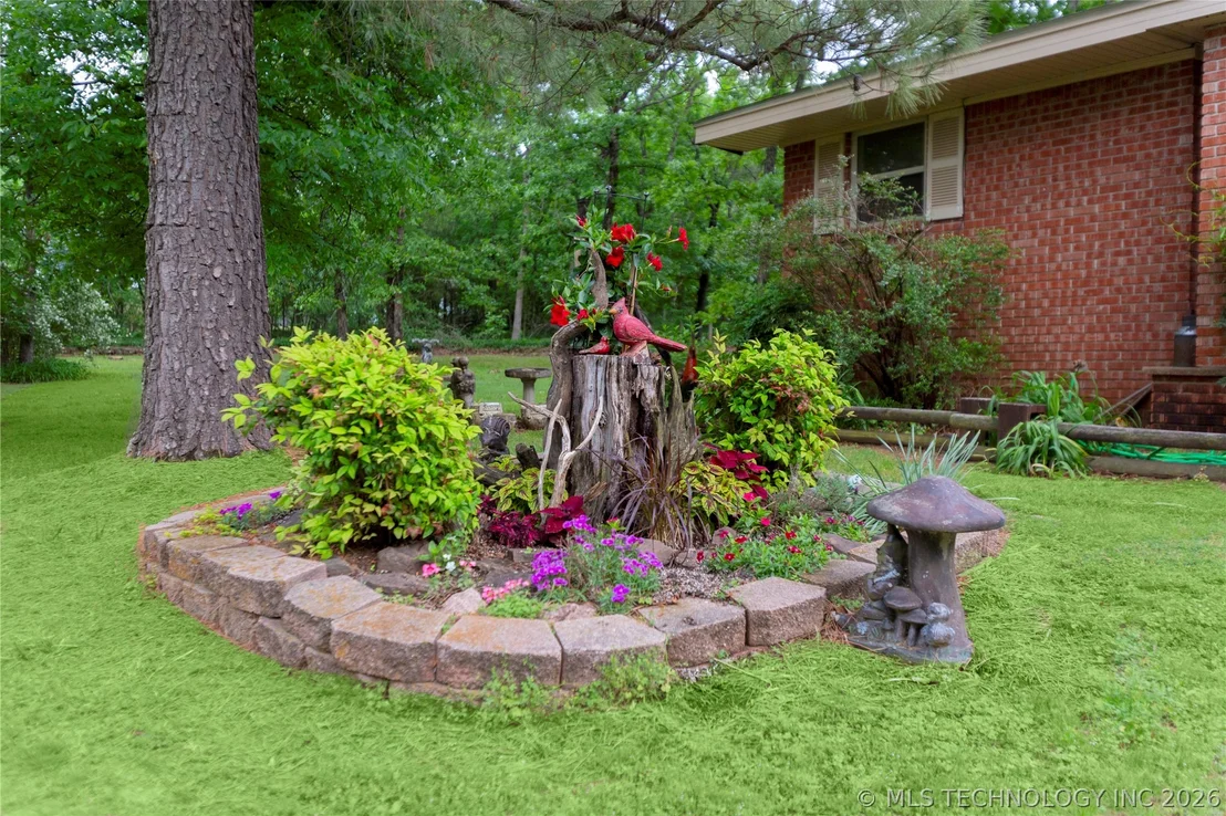 Photo of 105 W Mockingbird Lane