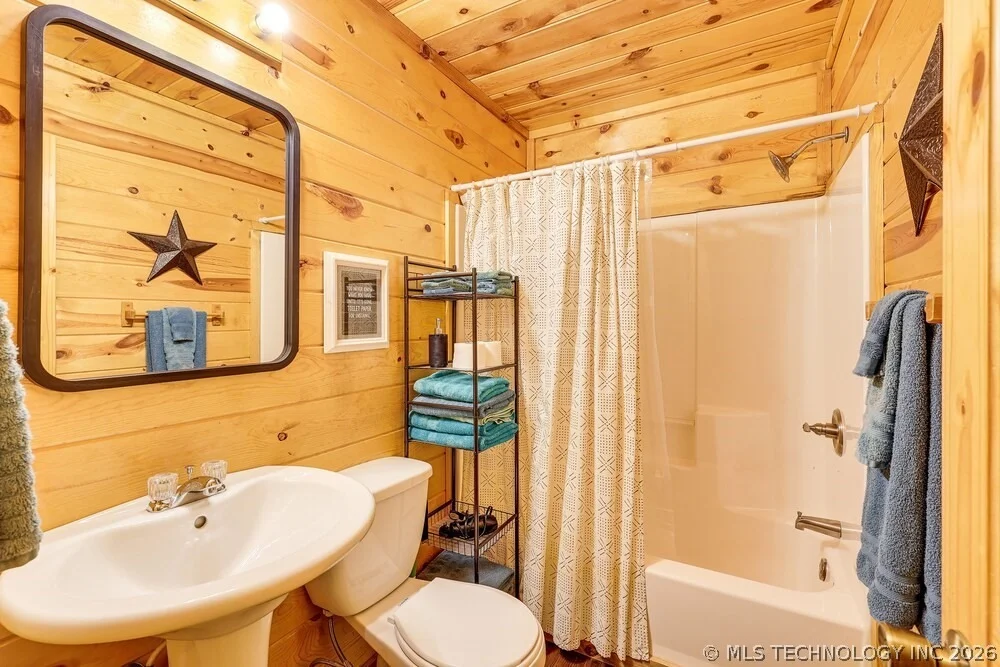 Photo of 609 Canoe Road