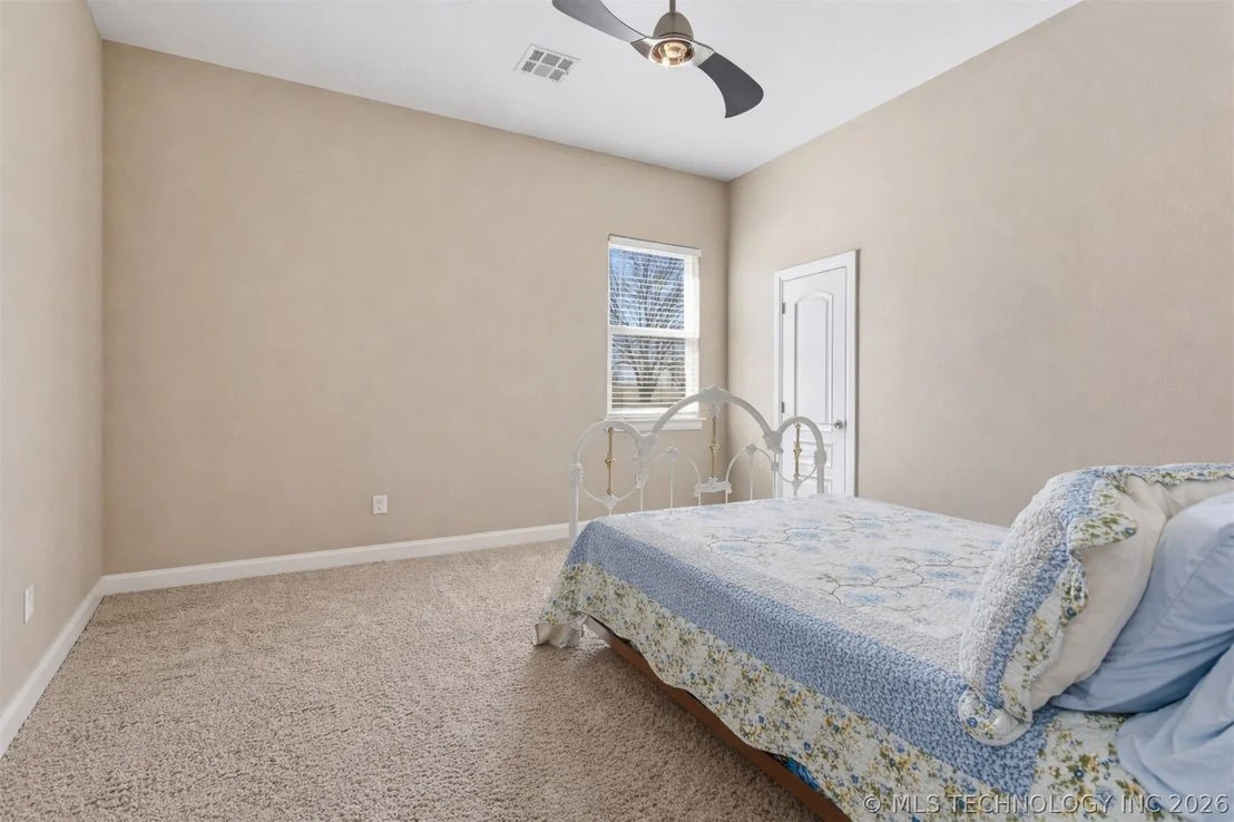Photo of 1451 Gateway Road