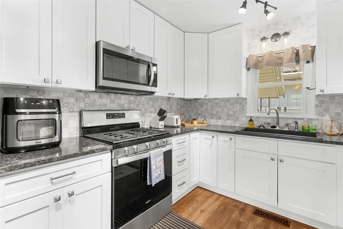 Photo of 401 High Street