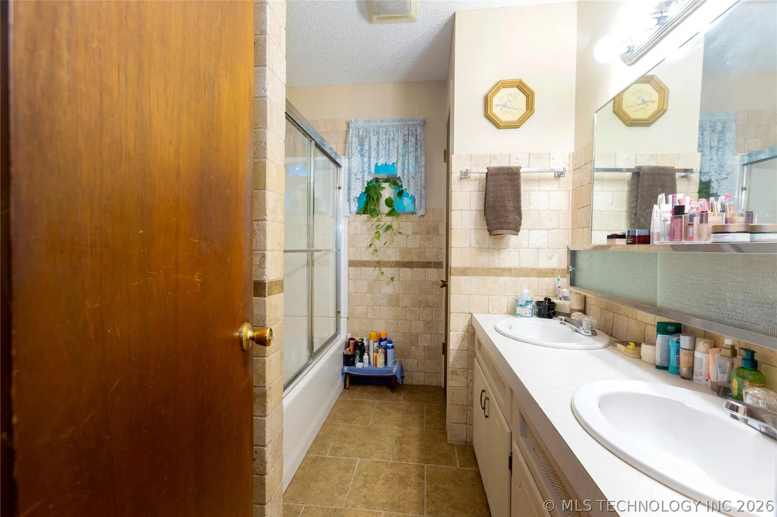 Photo of 105 W Mockingbird Lane