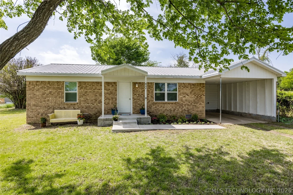Photo of 647 Sawmill Road