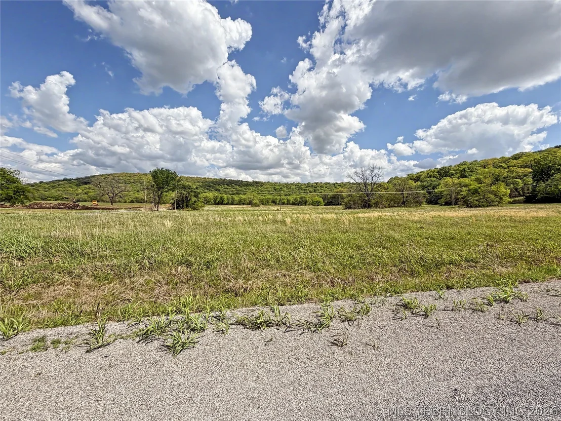 Photo of 433 S Thunder Road