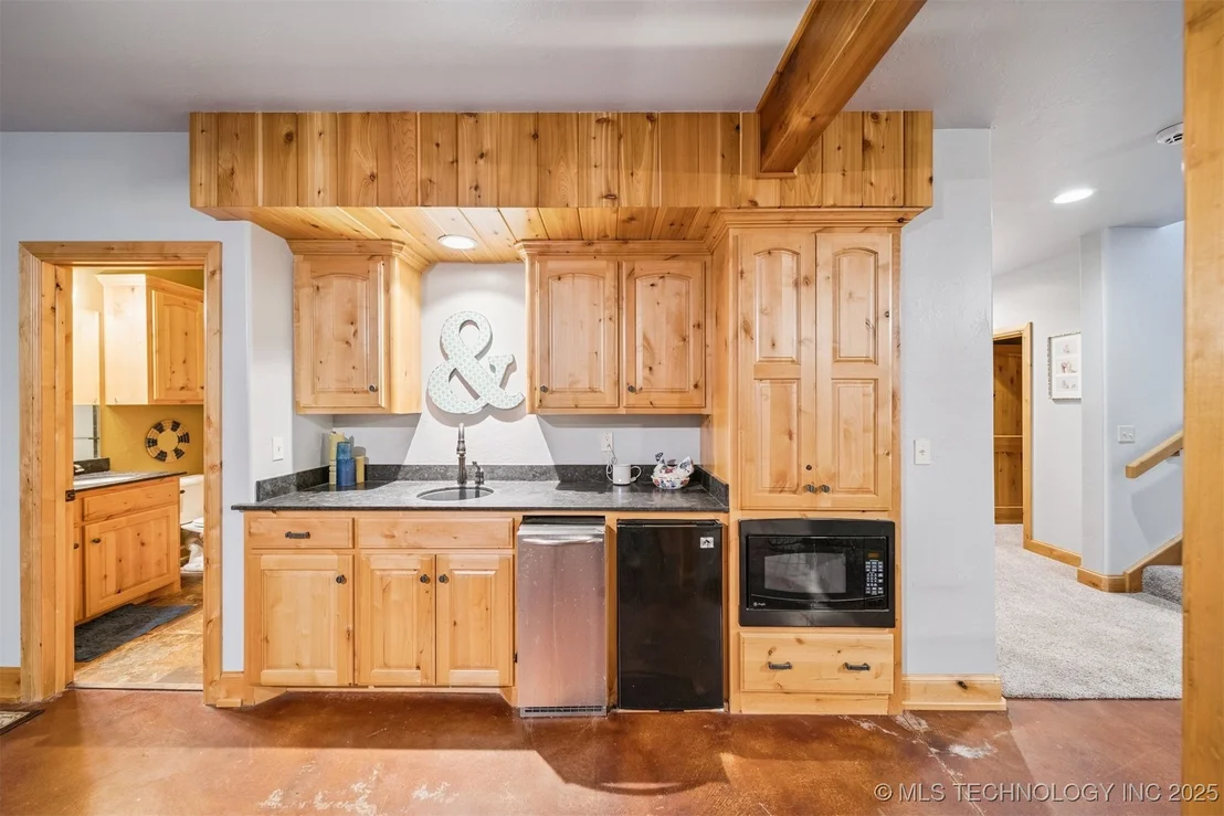 Photo of 908 W 9th Street