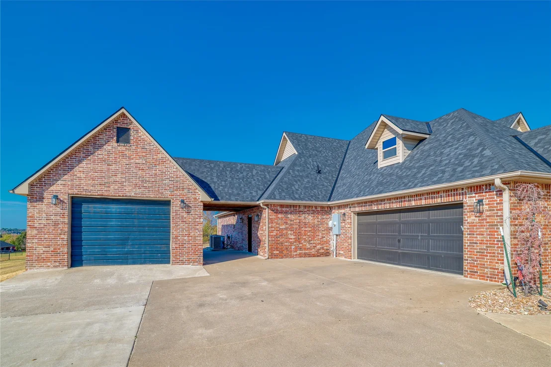 Photo of 905 Summit Ridge