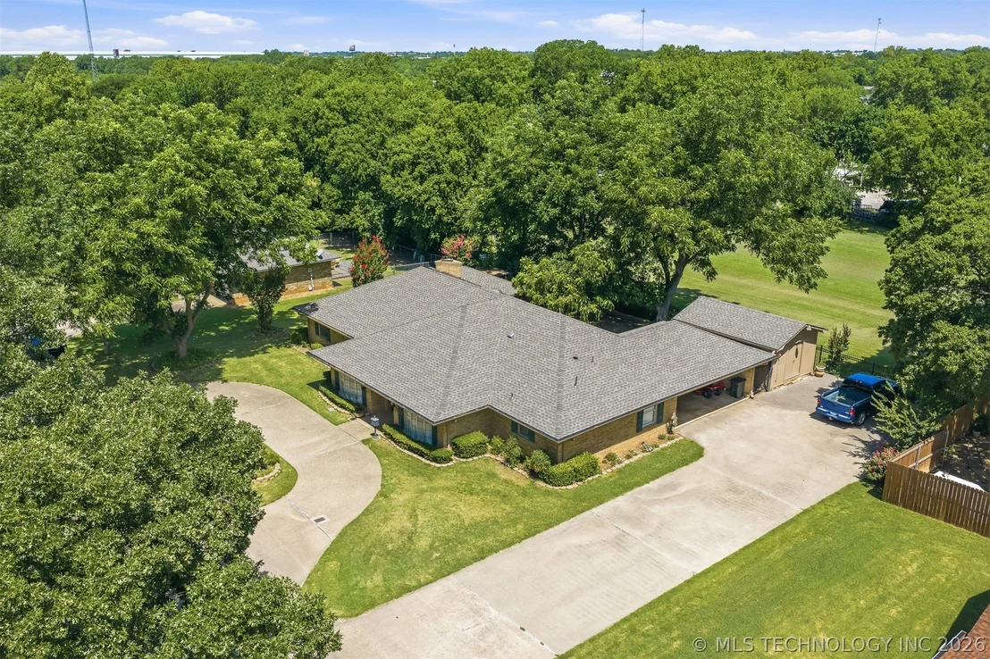 Photo of 521 Circle Drive