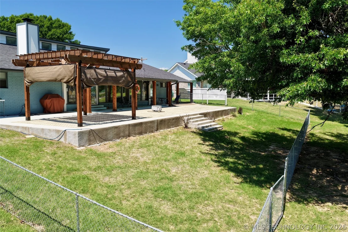 Photo of 105 Lakeview Drive