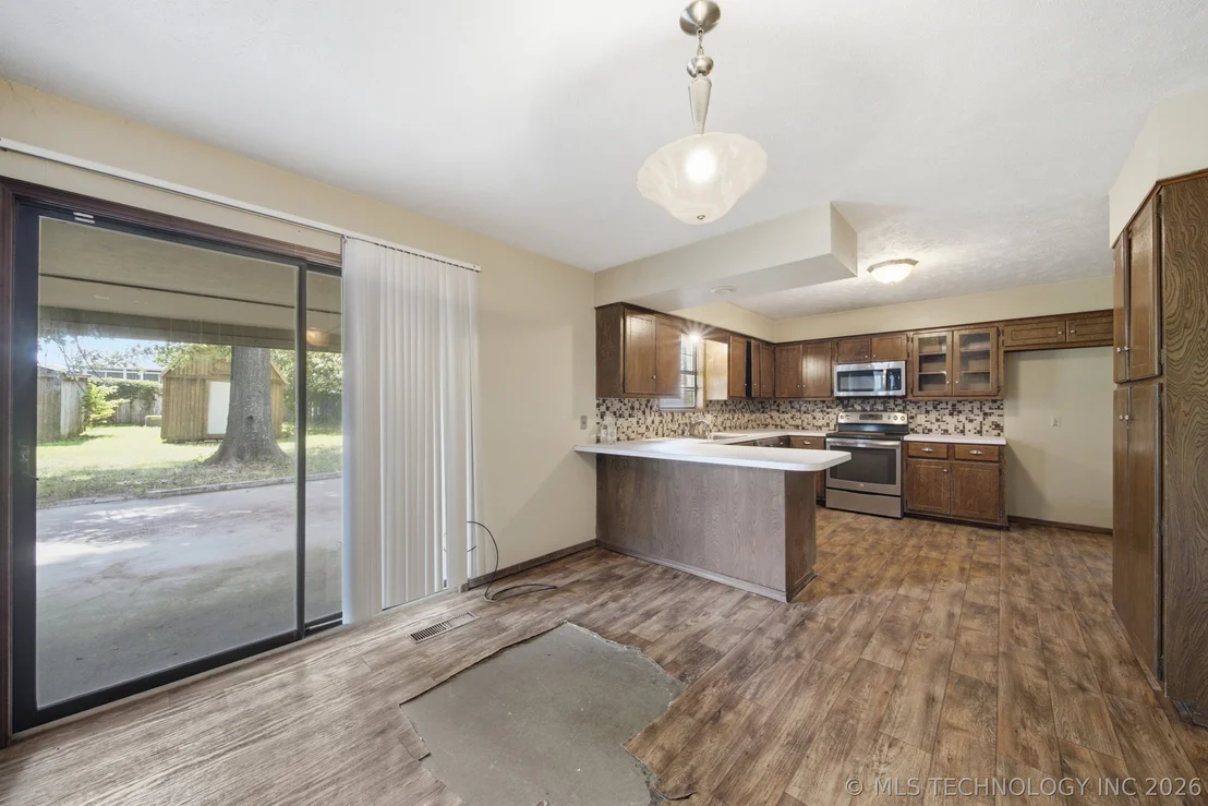 Photo of 902 Cardinal Lane