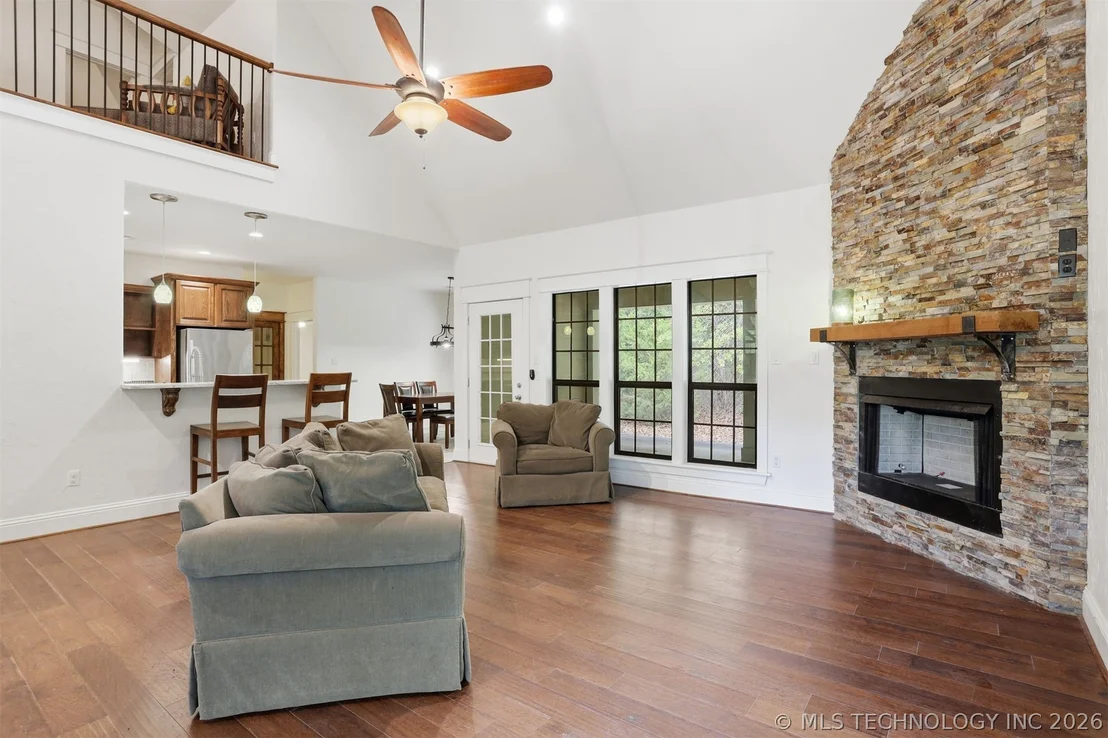 Photo of 900 W Hardesty Road