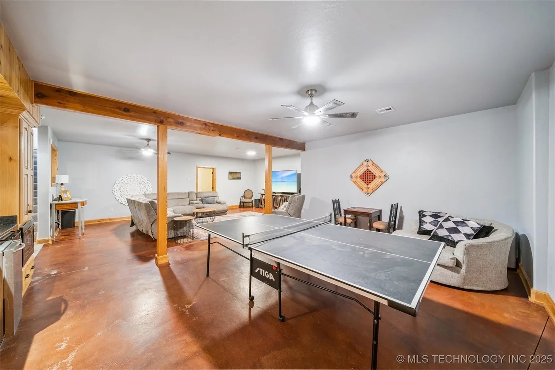 Photo of 908 W 9th Street