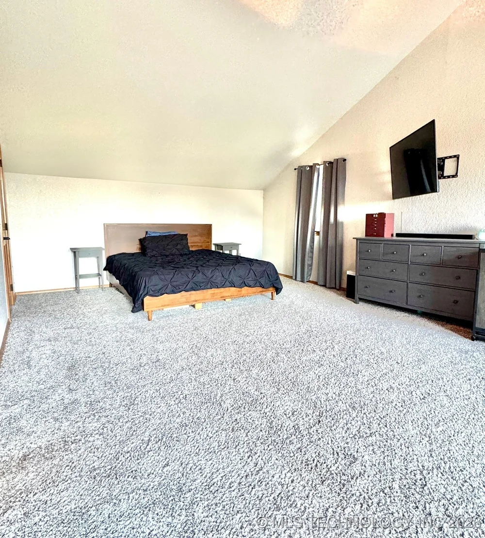 Photo of 1048 Robin Hood Road