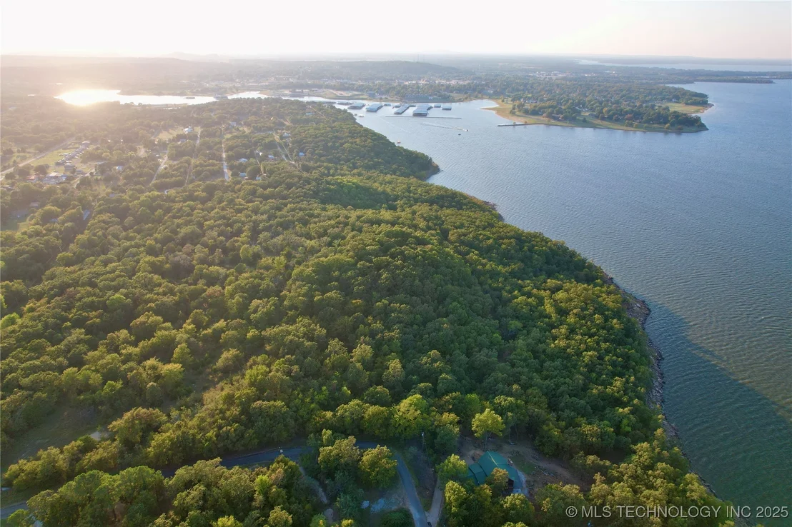 Photo of 1048 Robin Hood Road