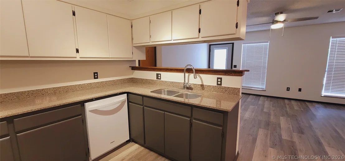 Photo of 417377 Bridgeport Road