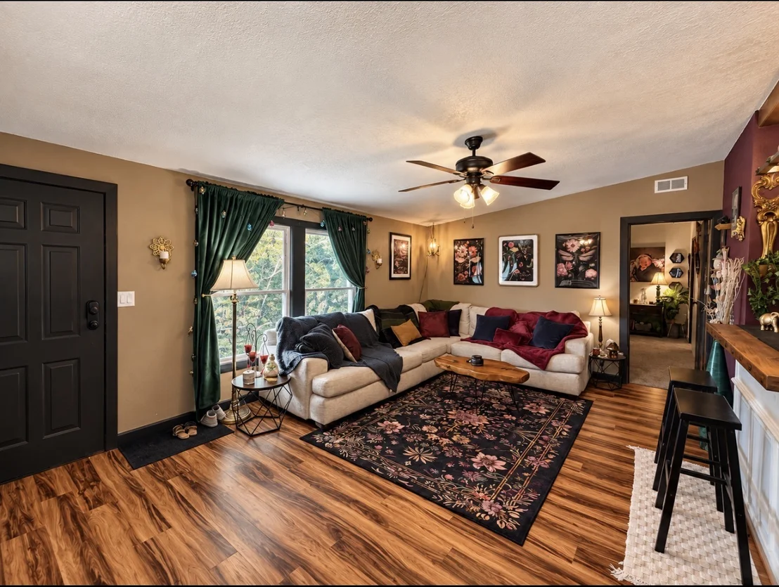 Photo of 10549 W Perry Road