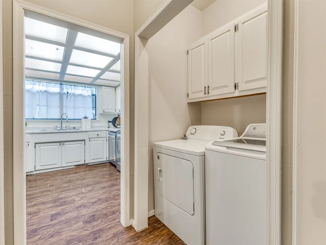 Photo of 211 N State Street