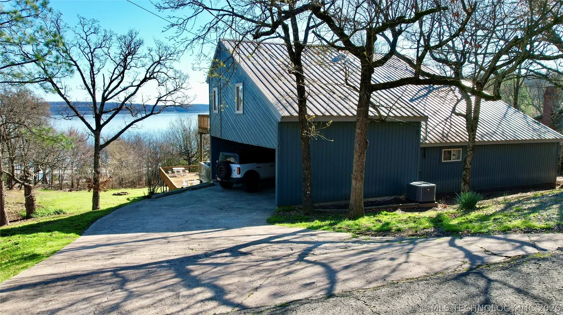 Photo of 1048 Robin Hood Road