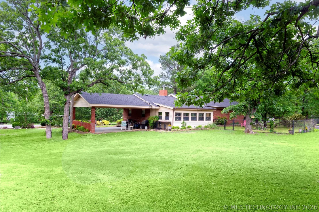 Photo of 105 W Mockingbird Lane