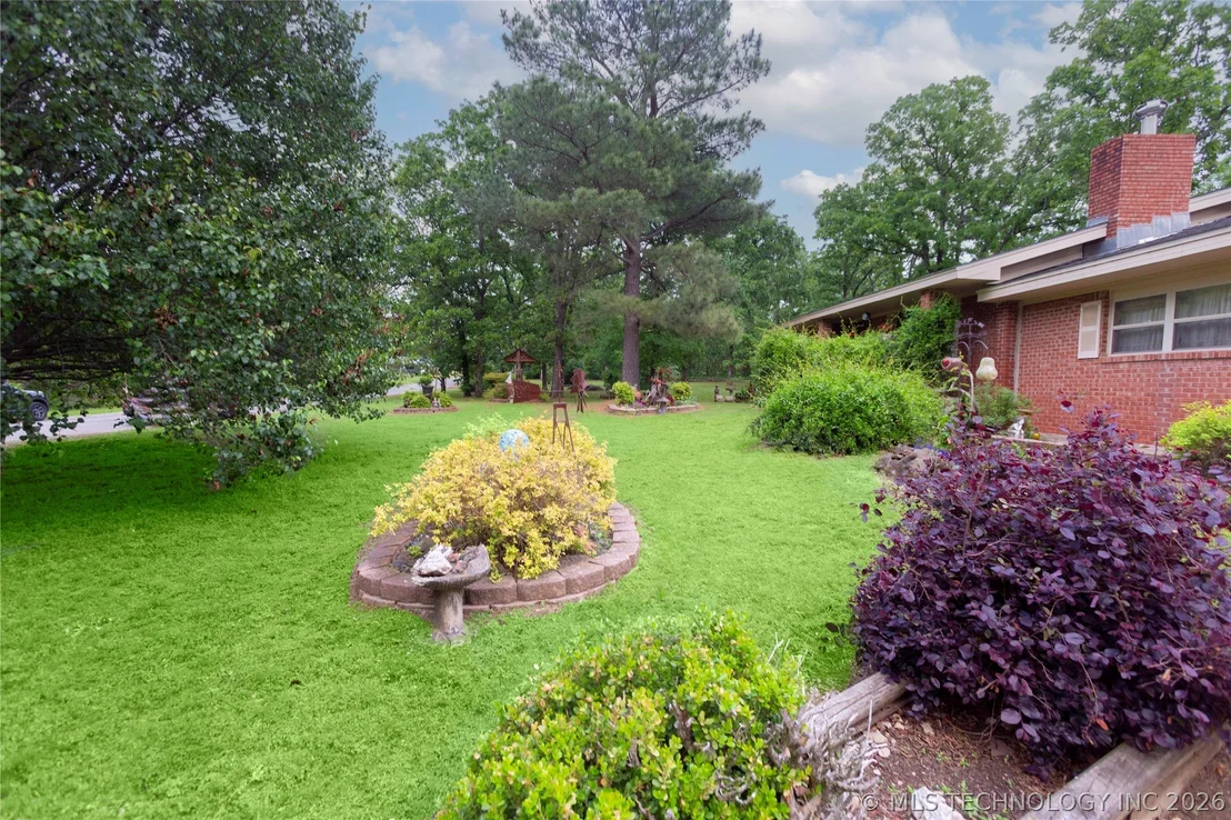 Photo of 105 W Mockingbird Lane