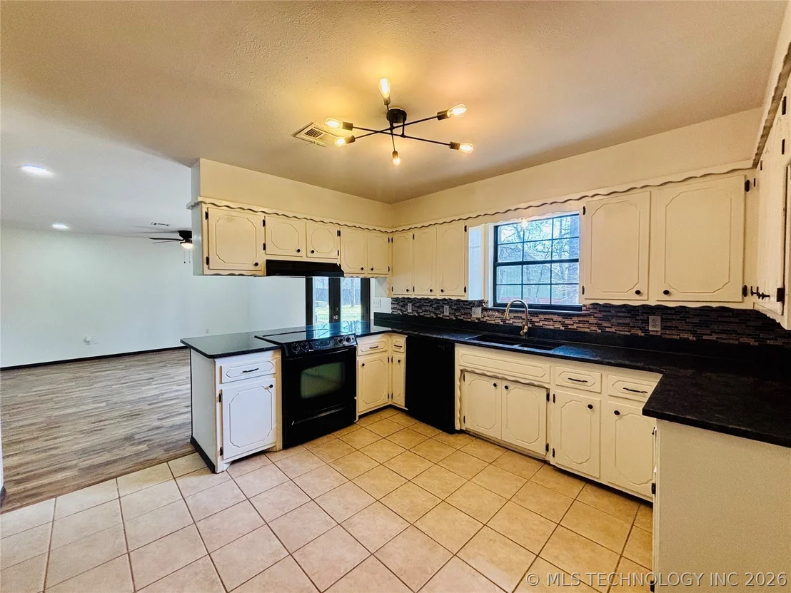Photo of 417308 Bridgeport Road