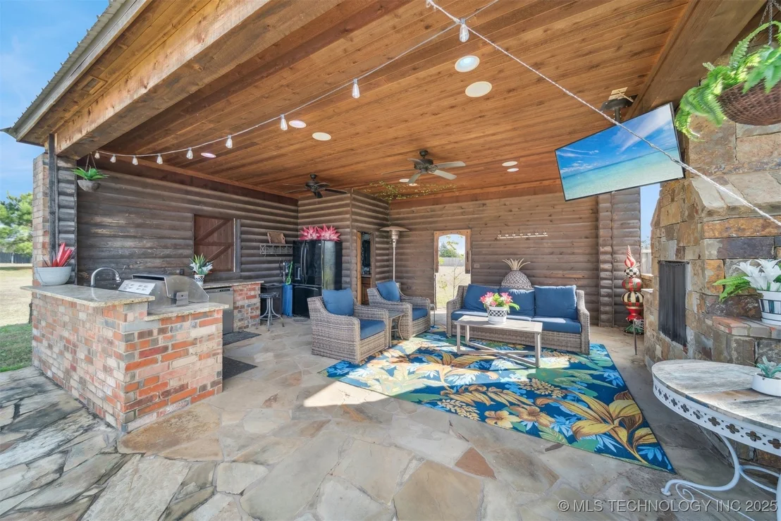 Photo of 908 W 9th Street