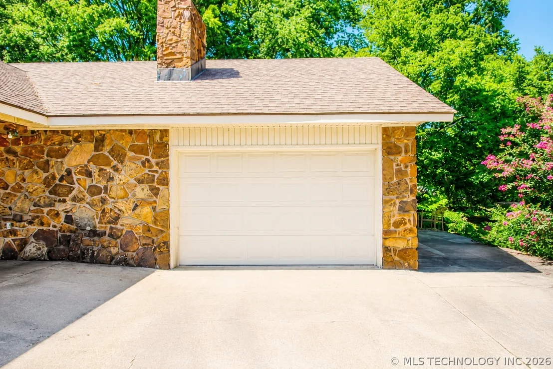 Photo of 15895 Briar Road