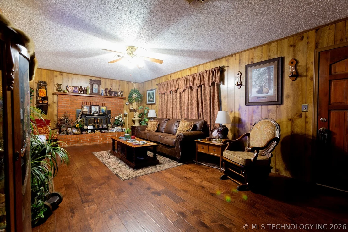 Photo of 105 W Mockingbird Lane