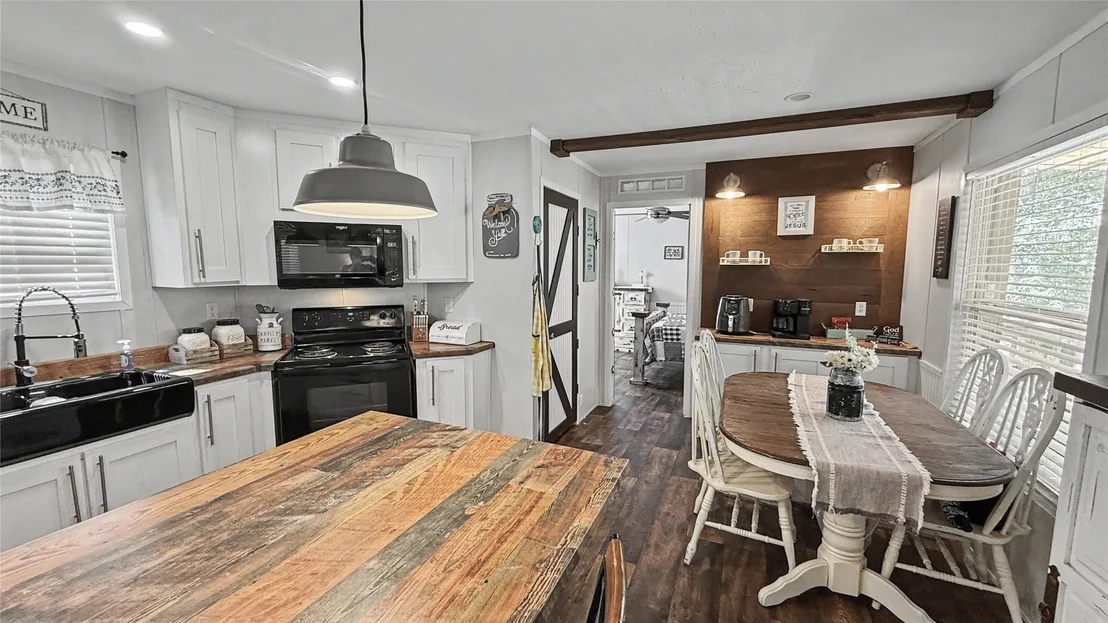 Photo of 10112 Sandstone Road